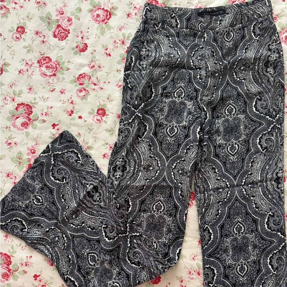 Zara Black and White Paisley Patterned Garment